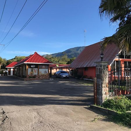 Cabanas Mountain River Lake Inn Nueva California Εξωτερικό φωτογραφία