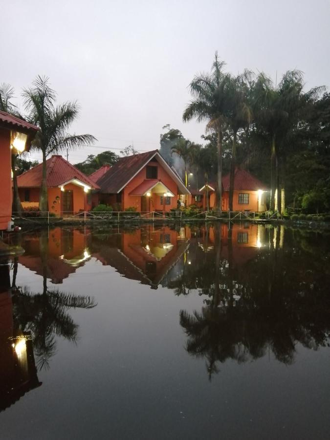 Cabanas Mountain River Lake Inn Nueva California Εξωτερικό φωτογραφία