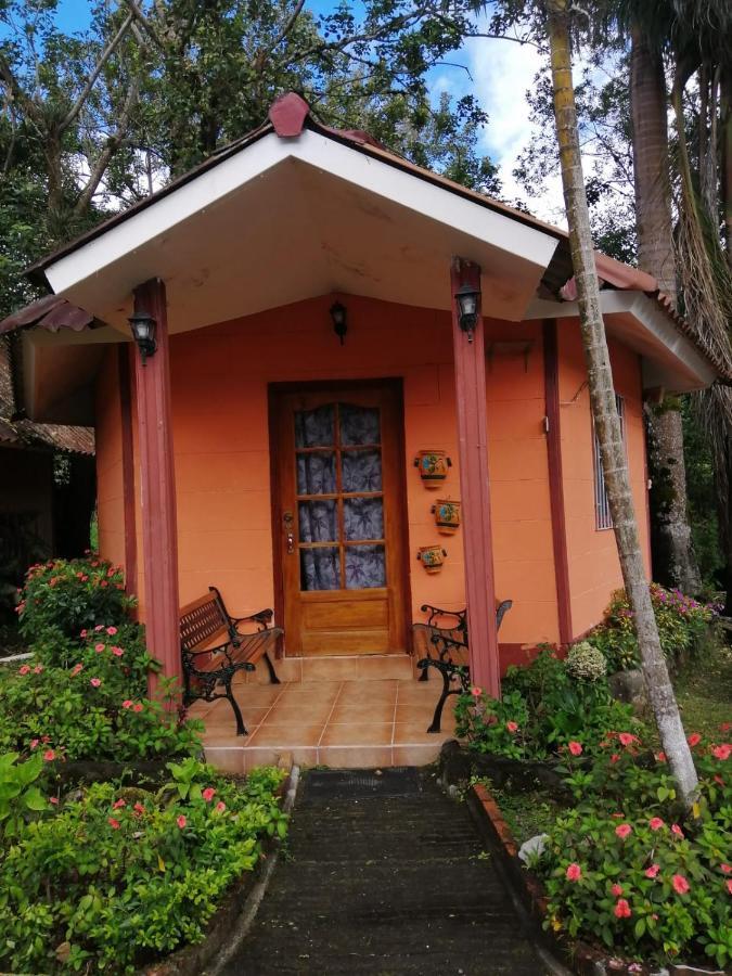 Cabanas Mountain River Lake Inn Nueva California Εξωτερικό φωτογραφία