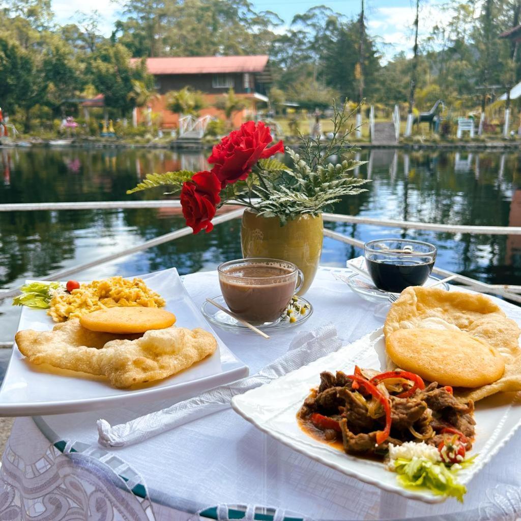 Cabanas Mountain River Lake Inn Nueva California Εξωτερικό φωτογραφία