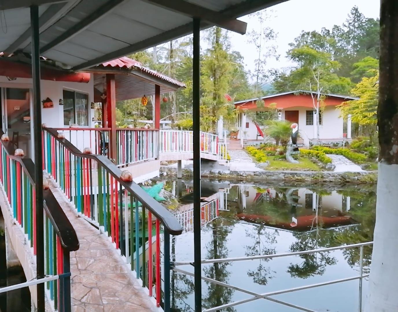 Cabanas Mountain River Lake Inn Nueva California Εξωτερικό φωτογραφία