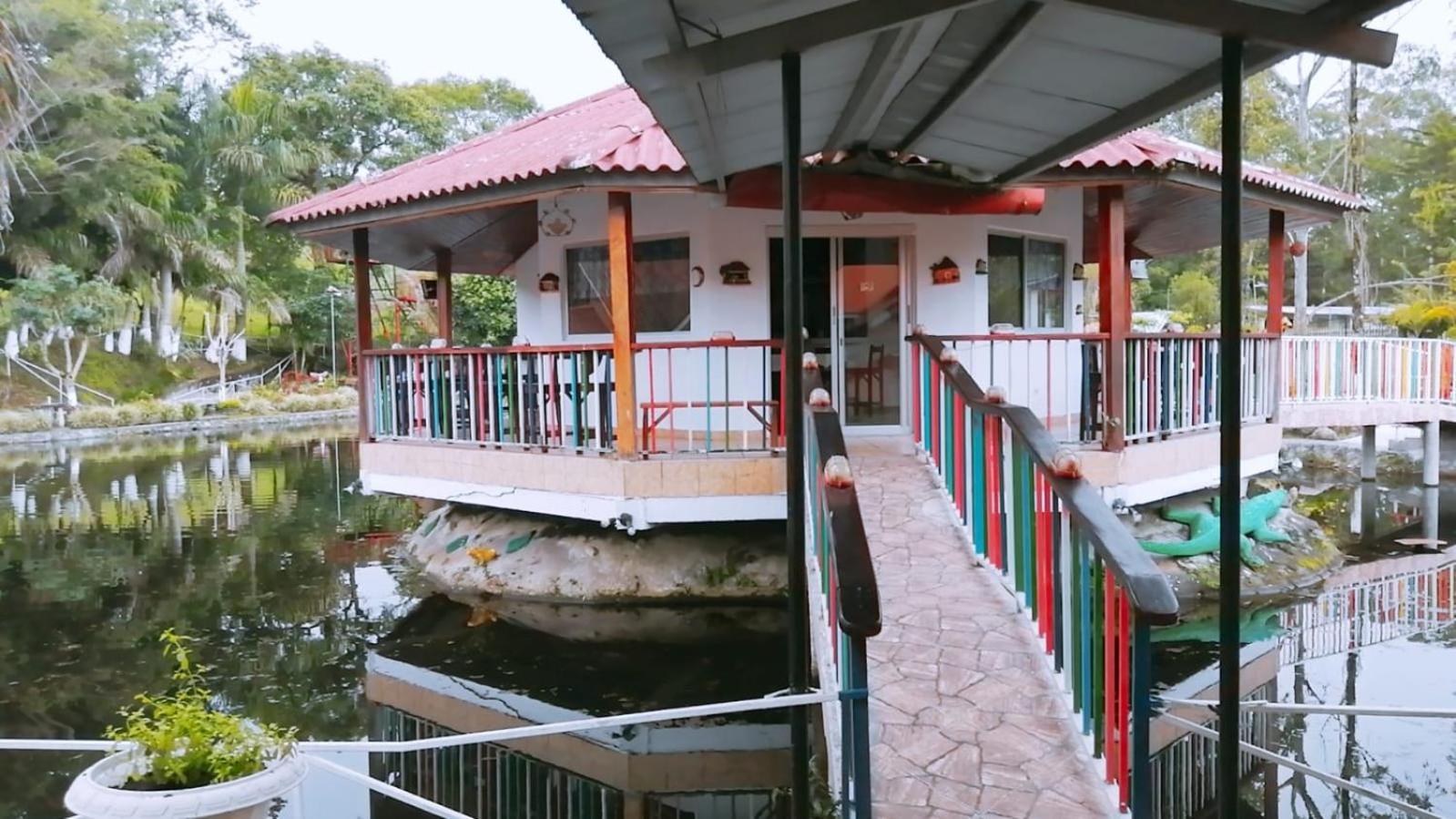 Cabanas Mountain River Lake Inn Nueva California Εξωτερικό φωτογραφία